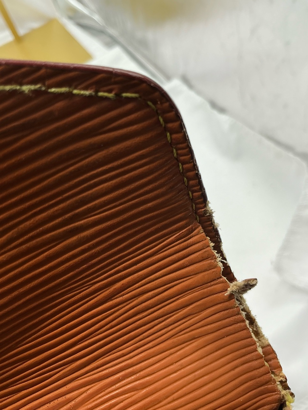 Louis Vuitton Epi Sellier Dragonne Clutch – Kenyan Brown - Imperfect bag 👀 - Picture 12 of 14